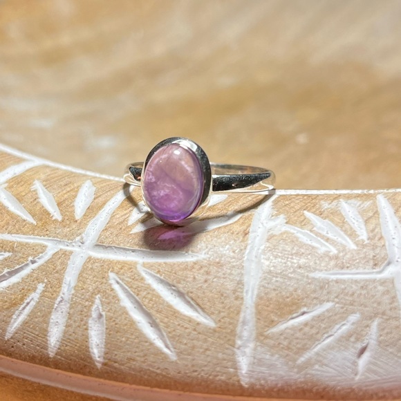 *SOLD* Small Oval Amethyst 925 Sterling Silver Ring - Picture 2 of 11